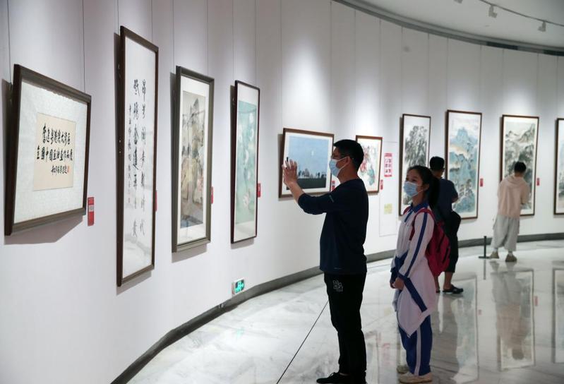 奋进粤港澳大湾区作品展巡展至深圳，百余精品艺术展现湾区风貌