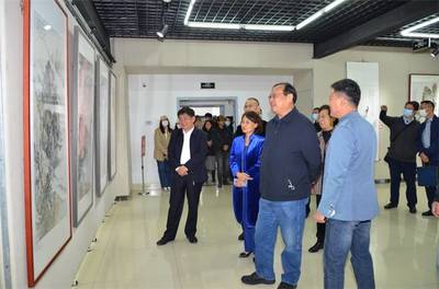 丹青颂时代，翰墨绘新程——潍坊学院举办“喜迎二十大 礼赞新时代 奋进新征程”主题书画作品展